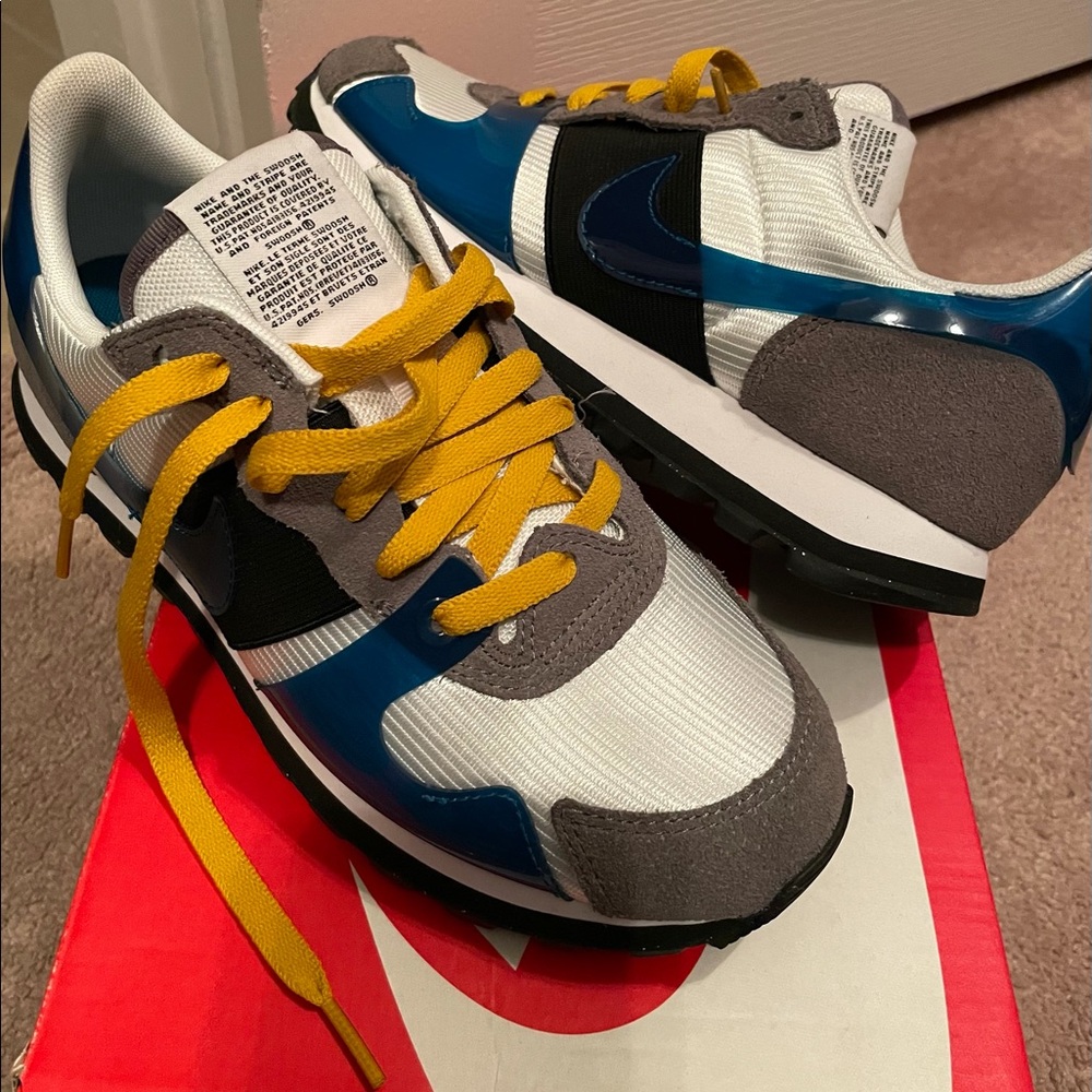 Woman’s Nike V-Love O.X